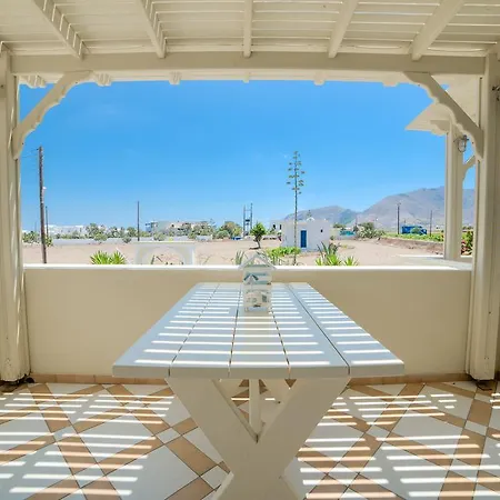 Monolithia Apartment Kamari (Santorini)